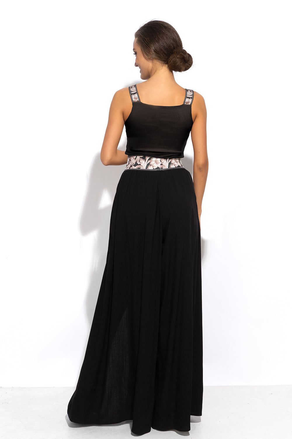 BLACK VISCOSE PANTS WITH ELASTIC WAIST IN BAROQUE PEARL AND SLITS - ESSENTIALS JIORO ЧЕРЕН ПАНТАЛОН ОТ ВИСКОЗА С ЛАСТИК В ТАЛИЯТА BAROQUE PEARL – ESSENTIALS JIORO
