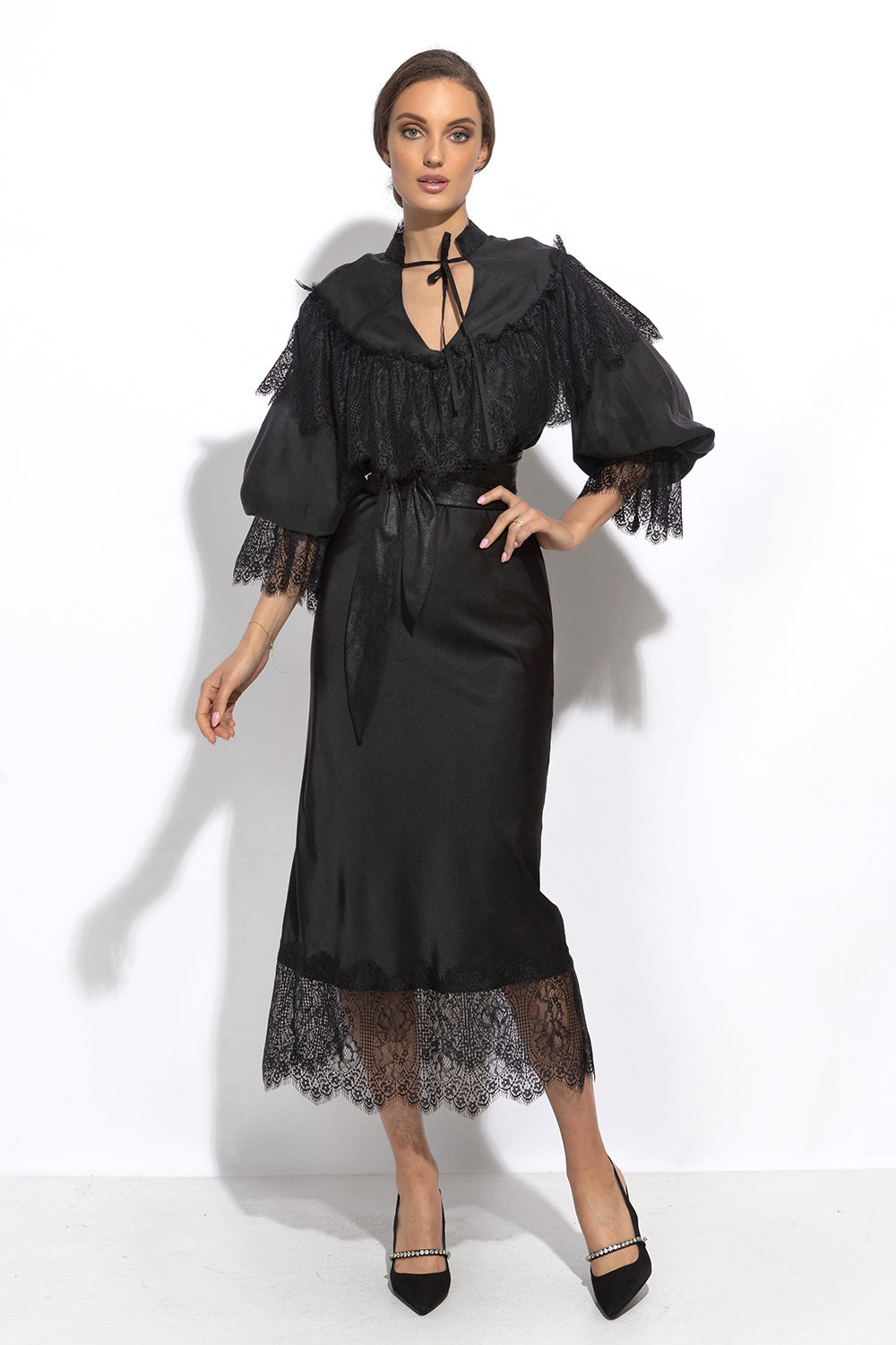 FLARED SKIRT WITH LACE TRIM IN BLACK - ESSENTIALS JIORO РАЗКРОЕНА ПОЛА С ДАНТЕЛЕН КАНТ В ЧЕРНО – ESSENTIALS JIORO