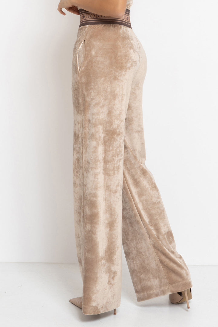 VELVET WIDE-LEG TROUSERS WITH ELASTIC WAIST IN BEIGE - ESSENTIALS JIORO ПАНТАЛОН ОТ КАДИФЕ С ШИРОК КРАЧОЛ И ЛАСТИК В ТАЛИЯ В БЕЖОВО - ESSENTIALS JIORO 