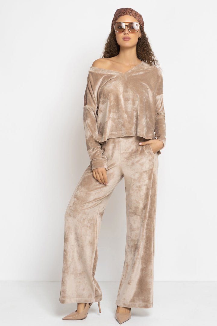 LOOSE SQUARE-CUT VELVET BLOUSE IN BEIGE - ESSENTIALS JIORO СВОБОДНА БЛУЗА ОТ КАДИФЕ В БЕЖОВО - ESSENTIALS JIORO