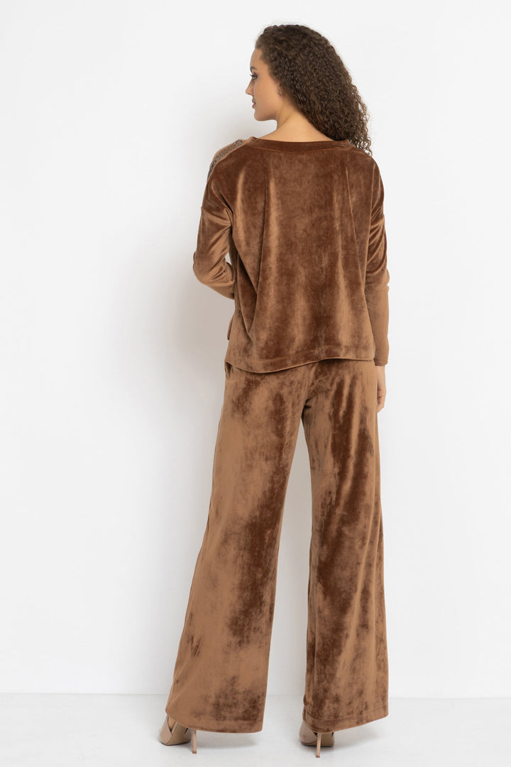 VELVET WIDE-LEG TROUSERS WITH ELASTIC WAIST IN CAMEL - ESSENTIALS JIORO ПАНТАЛОН ОТ КАДИФЕ С ШИРОК КРАЧОЛ И ЛАСТИК В ТАЛИЯ В КАМЕЛ - ESSENTIALS JIORO