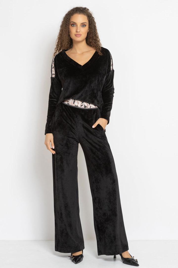 VELVET WIDE-LEG TROUSERS WITH ELASTIC WAIST IN BLACK - ESSENTIALS JIORO ПАНТАЛОН ОТ КАДИФЕ С ШИРОК КРАЧОЛ И ЛАСТИК В ТАЛИЯ В ЧЕРНО - ESSENTIALS JIORO