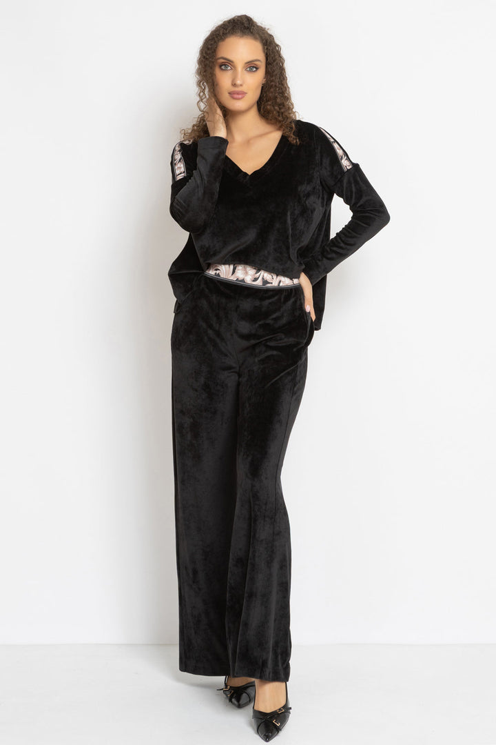 VELVET WIDE-LEG TROUSERS WITH ELASTIC WAIST IN BLACK - ESSENTIALS JIORO ПАНТАЛОН ОТ КАДИФЕ С ШИРОК КРАЧОЛ И ЛАСТИК В ТАЛИЯ В ЧЕРНО - ESSENTIALS JIORO
