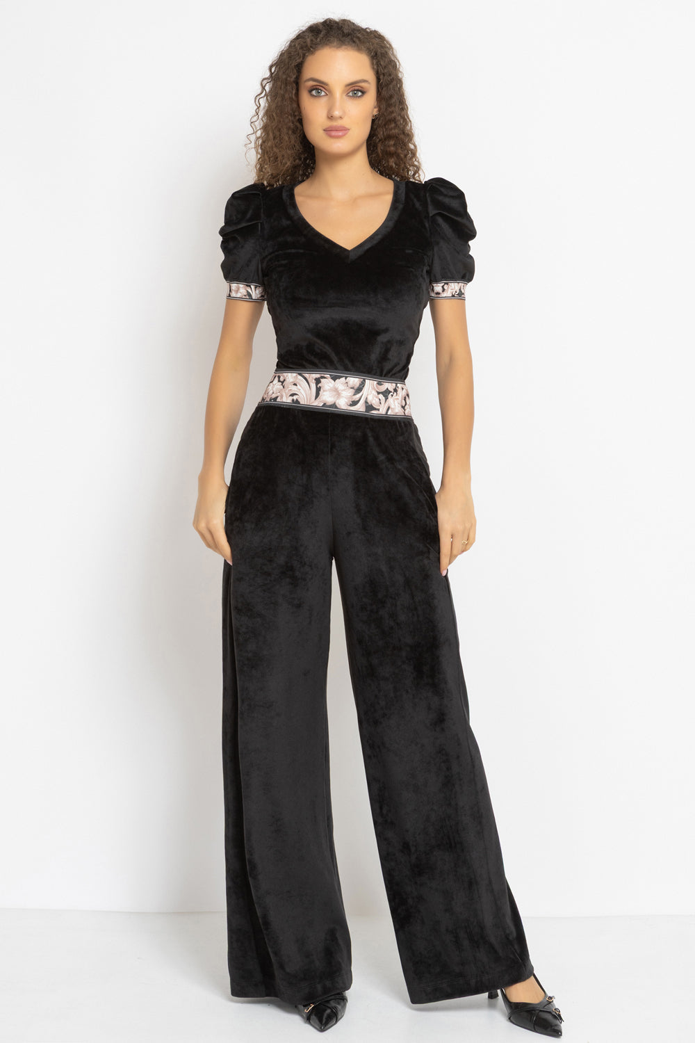 VELVET WIDE-LEG TROUSERS WITH ELASTIC WAIST IN BLACK - ESSENTIALS JIORO ПАНТАЛОН ОТ КАДИФЕ С ШИРОК КРАЧОЛ И ЛАСТИК В ТАЛИЯ В ЧЕРНО - ESSENTIALS JIORO