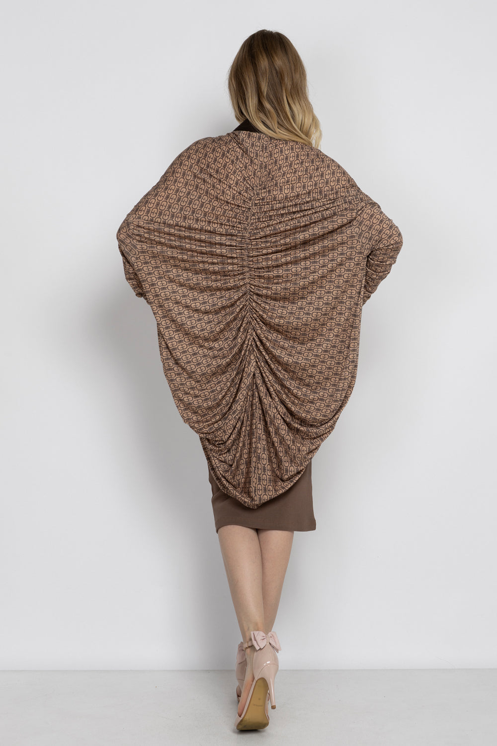 MODAL RELAXED CARDIGAN - MOCHA MOUSSE LOGO JIORO СВОБОДНА ЖИЛЕТКА ОТ МОДАЛ - MOCHA MOUSSE LOGO JIORO