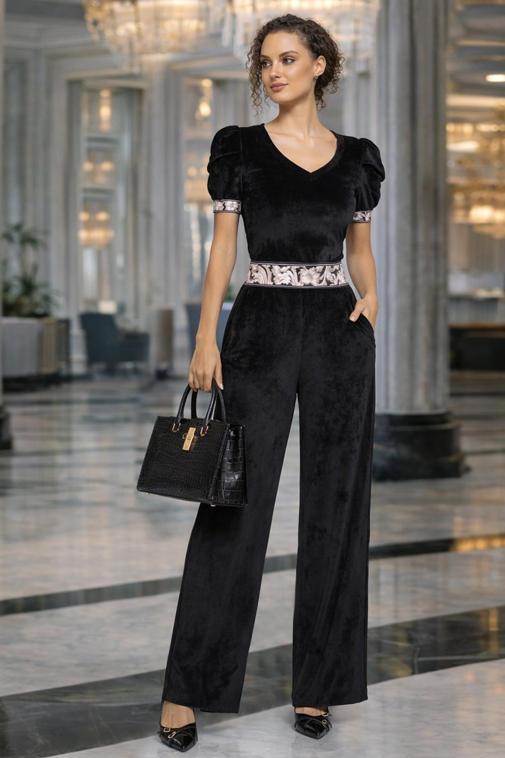 VELVET BLOUSE WITH PUFF SLEEVES AND V-NECKLINE IN BLACK - ESSENTIALS JIORO БЛУЗА ОТ КАДИФЕ С НАБРАН КЪС РЪКАВ И V ДЕКОЛТЕ В ЧЕРНО - ESSENTIALS JIORO