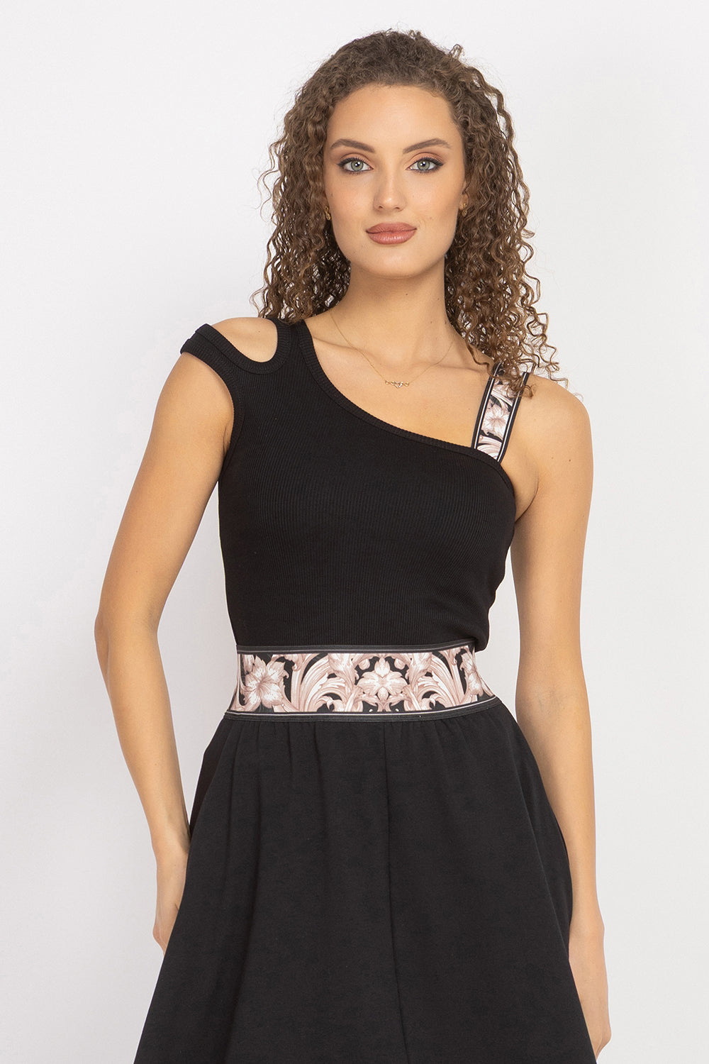 ASYMMETRICAL RIBBED TANK TOP IN BLACK WITH ELASTIC STRAP BAROQUE PEARL - ESSENTIALS JIORO АСИМЕТРИЧЕН РИПСЕН ТОП В ЧЕРНО С ЛАСТИЧНА ПРЕЗРАМКА BAROQUE PEARL - ESSENTIALS JIORO